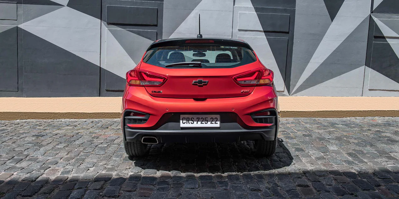 chevrolet-cruze-sport6-rs-2023-traseira