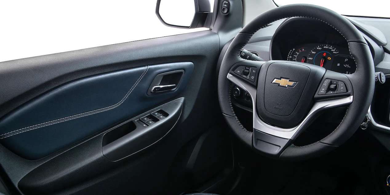 spin-ltz-interior-volante-1
