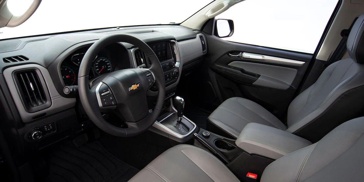 s10-cabine-dupla-ltz-design-interior-volante
