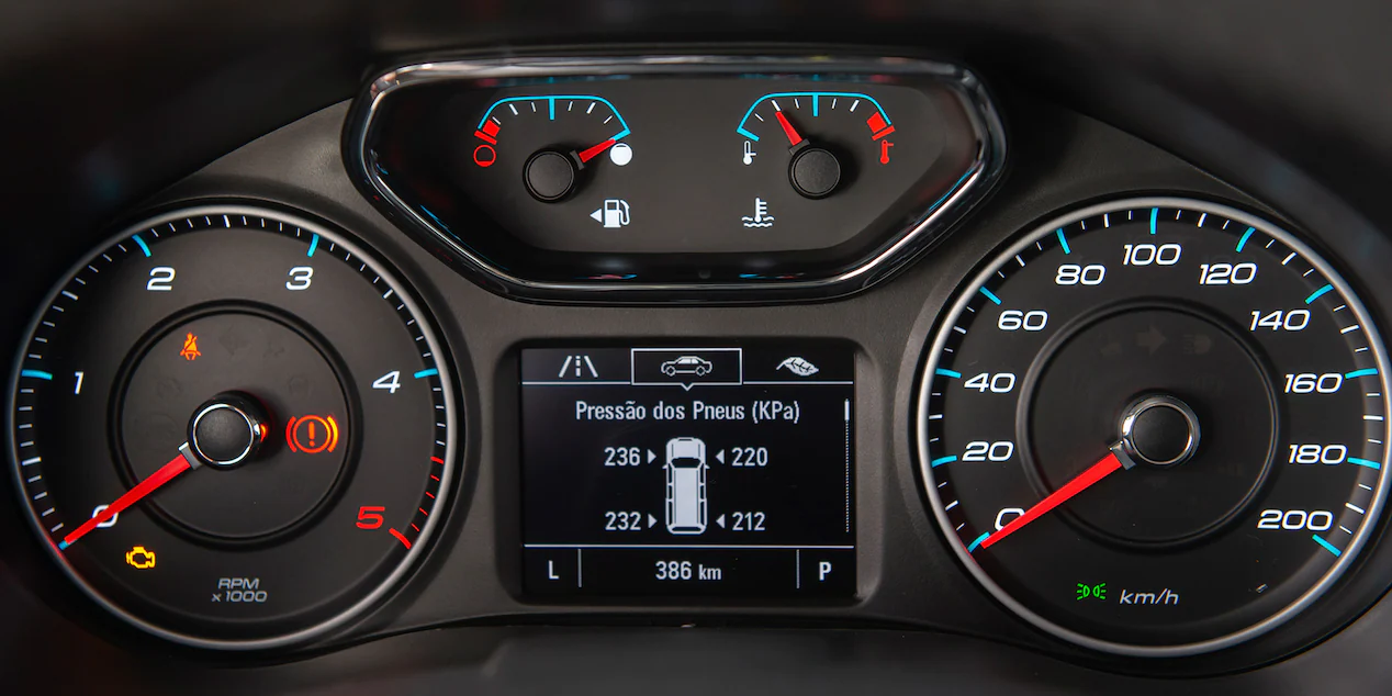 trailblazer-interior-painel